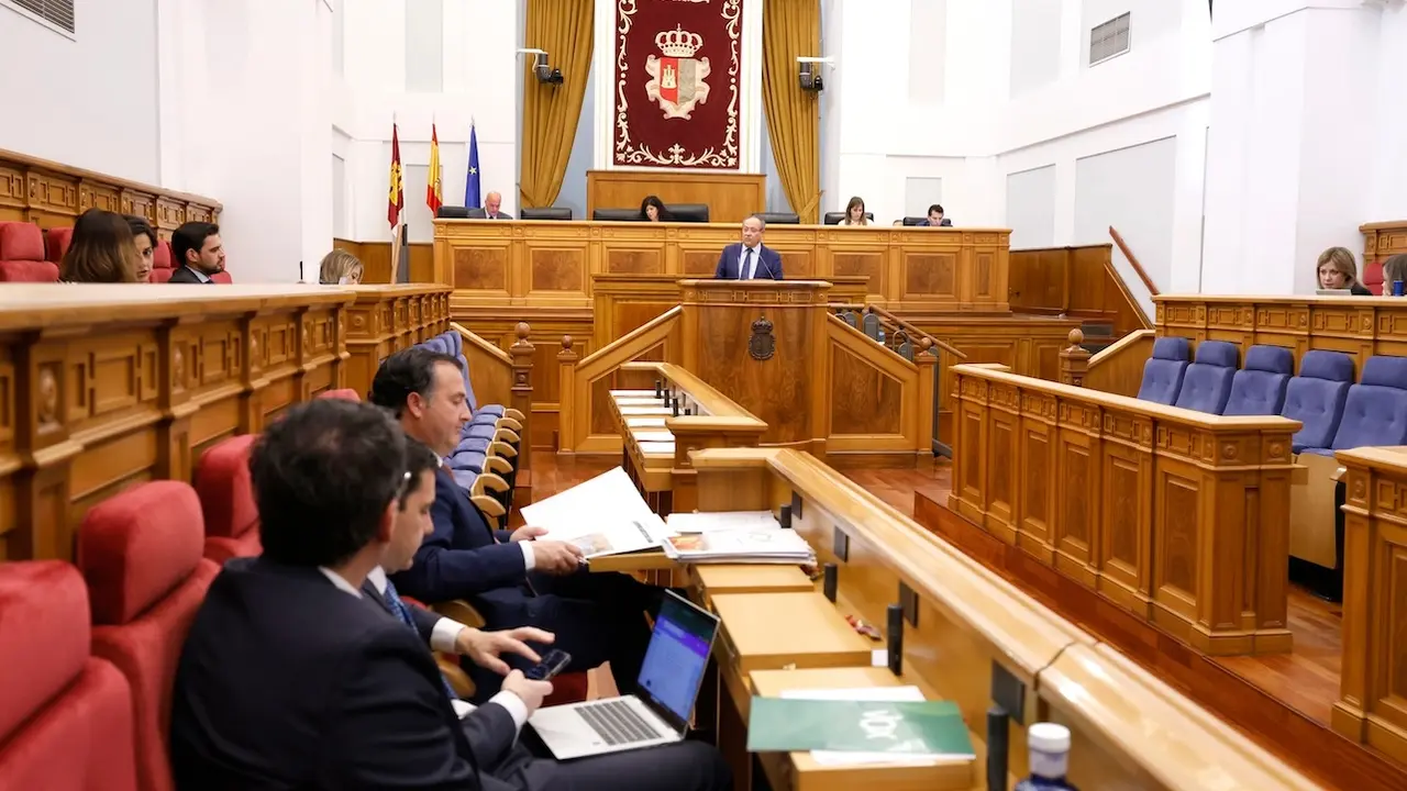El consejero de Hacienda, Administraciones Públicas y Transformación Digital, Juan Alfonso Ruiz Molina, en una de sus intervenciones ante el Pleno de las Cortes de Castilla-La Mancha este jueves