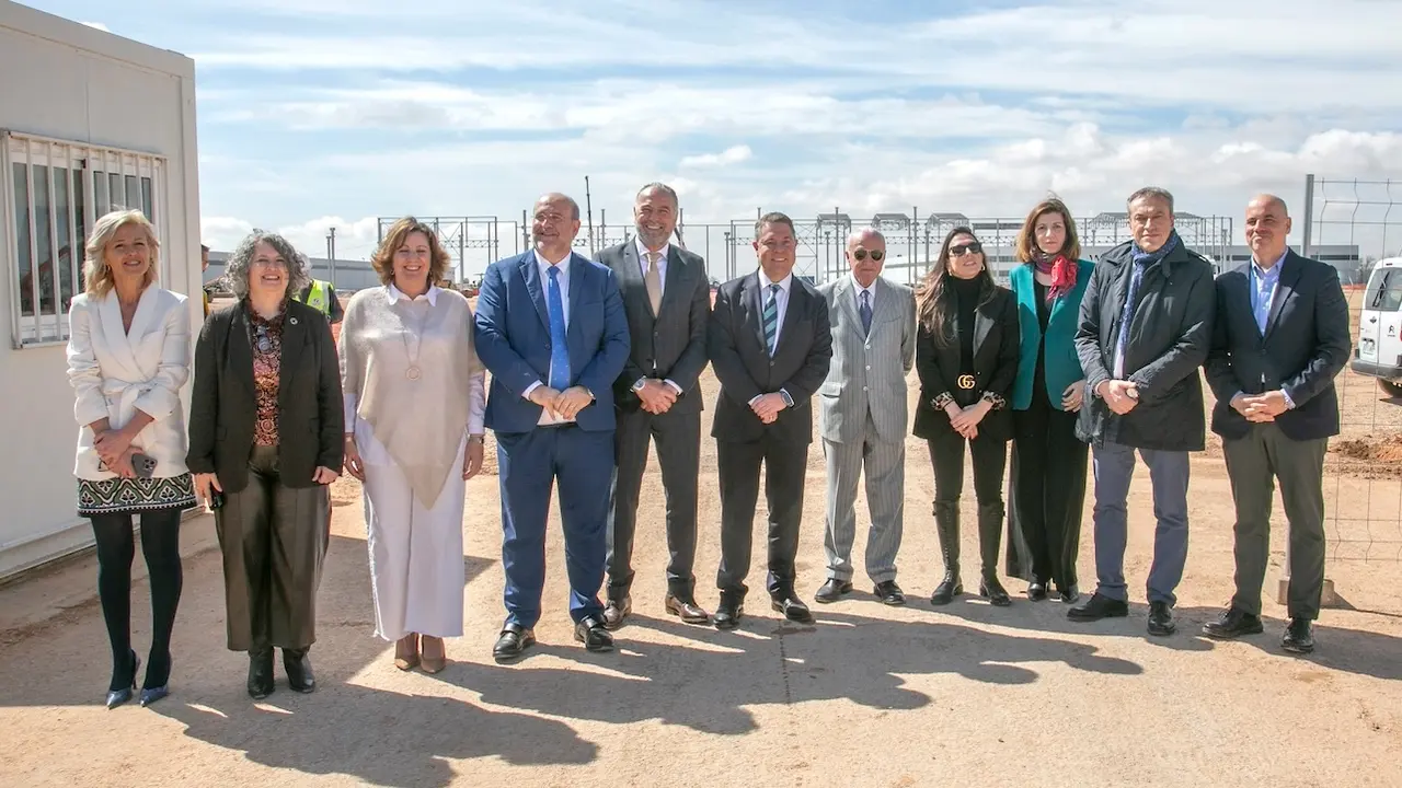 El presidente de Castilla-La Mancha, Emiliano García-Page, ha visitado las obras de la multinacional Fassa Bortolo en el Polígono Industrial ‘Senda de los Pastores’ de la localidad de Tarancón (Cuenca)