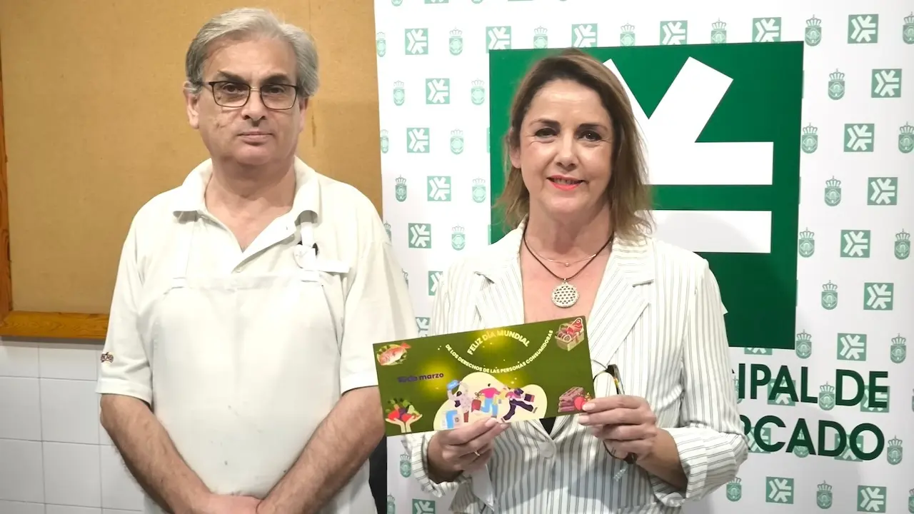 La concejala de Consumo de Ciudad Real, Cristina Galán, ha mantenido una reunión con los comerciantes del mercado municipal