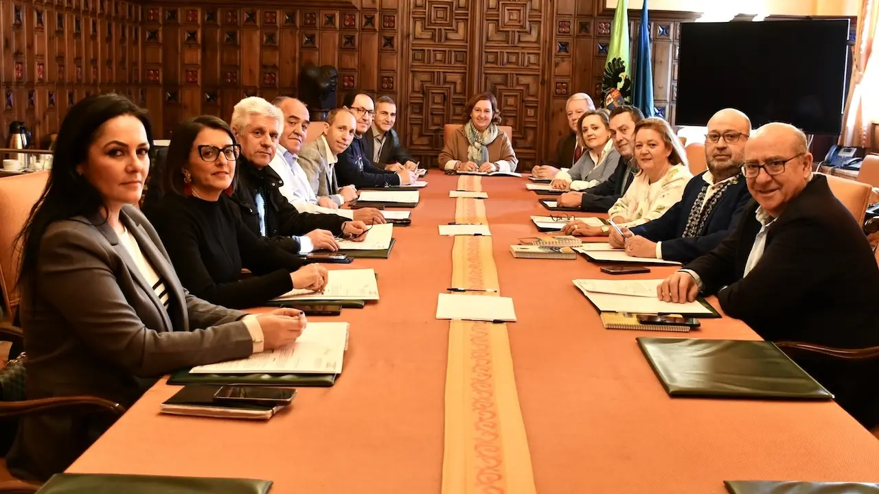 En la imagen un instante de la reunión de la Junta de Gobierno de la Diputación de Toledo
