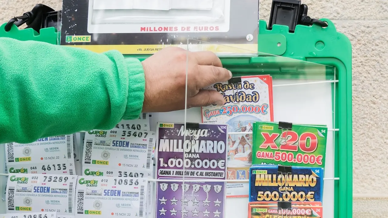 El Eurojackpot de la ONCE deja en un pueblo de Toledo un premio de más de 1,7 millones de euros, cupón de la ONCE, cupones, vendedor de la ONCE, juego, lotería,
