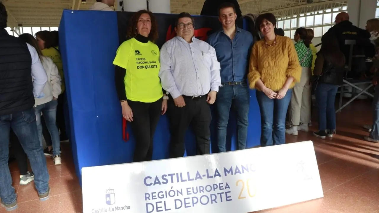 El director general de Juventud y Deportes, Carlos Yuste, durante su asistencia al V Trofeo Nacional 'Don Quijote' de Patinaje Artístico que ha tenido lugar hoy en la localidad toledana de Santa Cruz de la Zarza