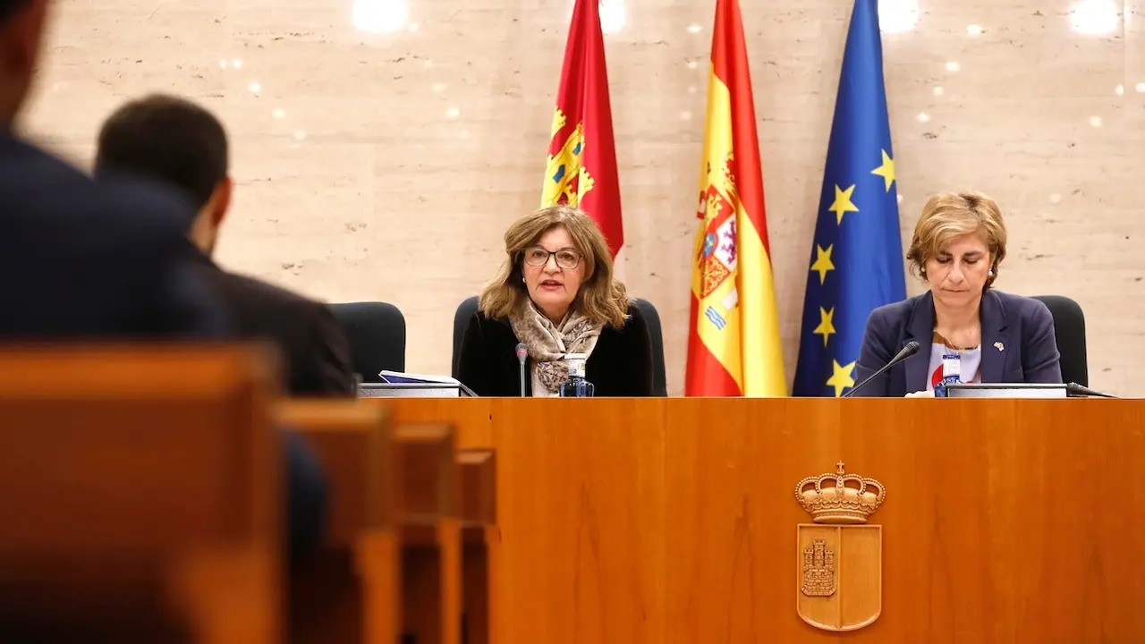 La directora general de RTV de Castilla-La Mancha, Carmen Amores, durante su comparecencia este lunes ante la Comisión de Control del Ente Público, en las Cortes de Castilla-La Mancha
