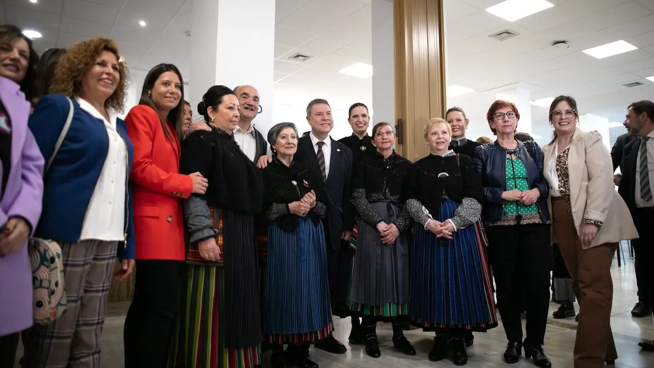 El presidente de Castilla-La Mancha, Emiliano García-Page, ha inaugurado la reforma del Centro de Mayores de Villarrobledo (Albacete)