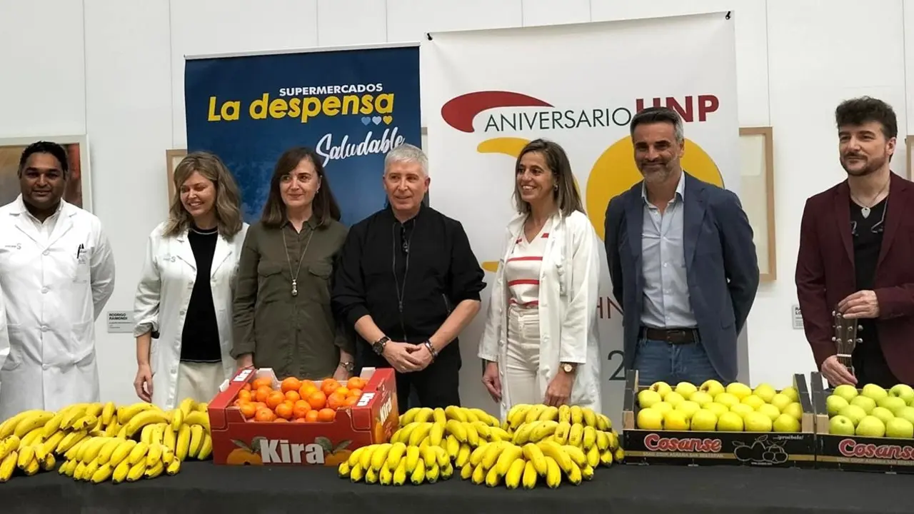 La actuación de Javier (Los Pecos) ameniza un desayuno saludable en el Hospital Nacional de Parapléjicos