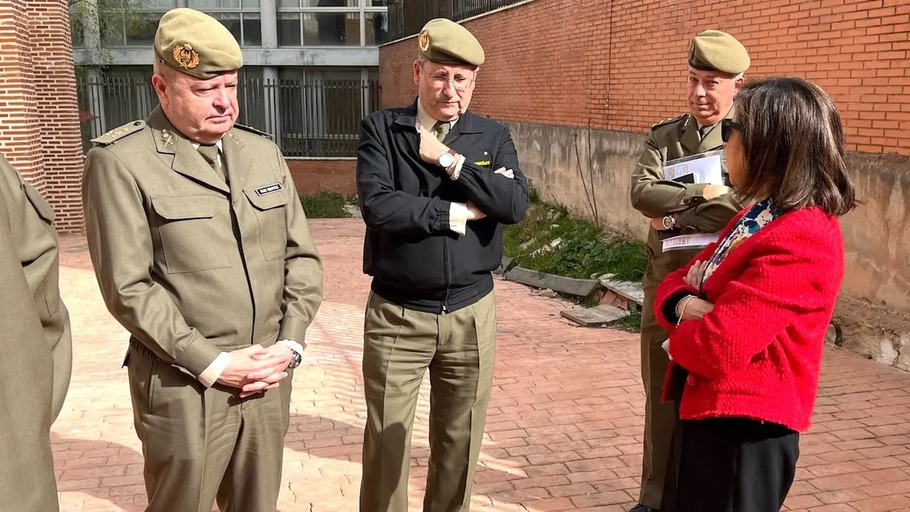 La ministra de Defensa, Margarita Robles, conoce el proyecto de ampliación del Archivo General Militar de Guadalajara