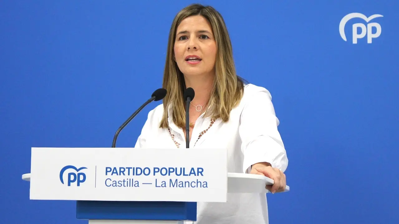 La secretaria general del PP de Castilla-La Mancha y portavoz parlamentaria, Carolina Agudo, durante la rueda de prensa que ha ofrecido en la sede de los 'populares' en Toledo