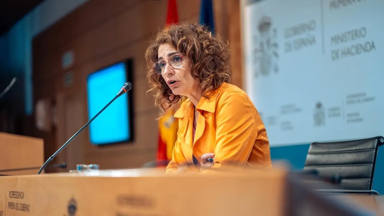 La vicepresidenta primera del Gobierno y ministra de Hacienda, María Jesús Montero, durante la rueda de prensa para presentar el avance del cierre de la ejecución presupuestaria del conjunto de las Administraciones Públicas del ejercicio 2023 - EP/Gabriel Luengas