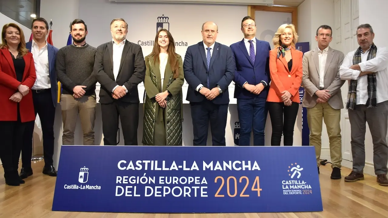 El vicepresidente primero de Castilla-La Mancha, José Luis Martínez Guijarro, y el consejero de Educación, Cultura y Deportes, Amador Pastor, han presentado las actividades de la ‘Región Europea del Deporte’ en la provincia de Cuenca