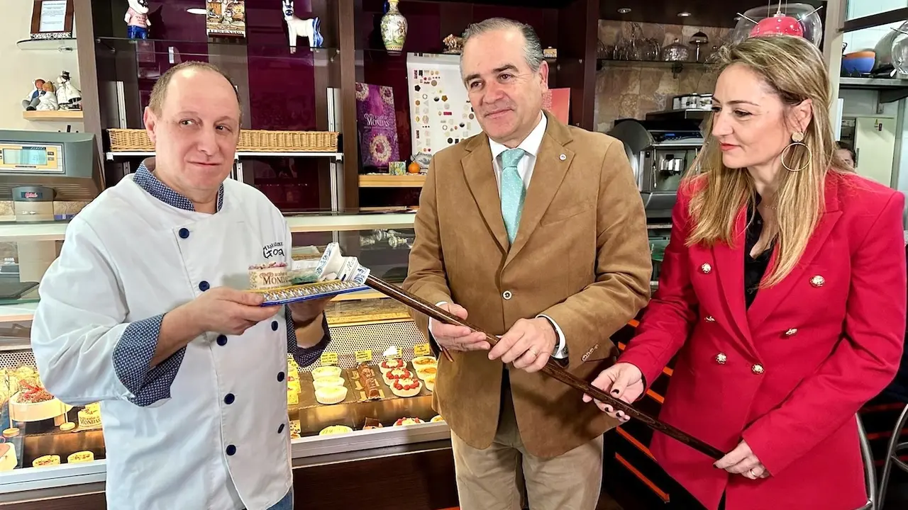 'Azahar de Mondas', el pastel que deleita el paladar en la fiesta talaverana