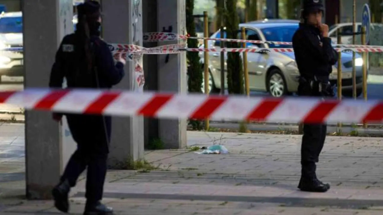 Herido crítico un bebé de 11 meses al caer de un quinto piso: el padre, detenido