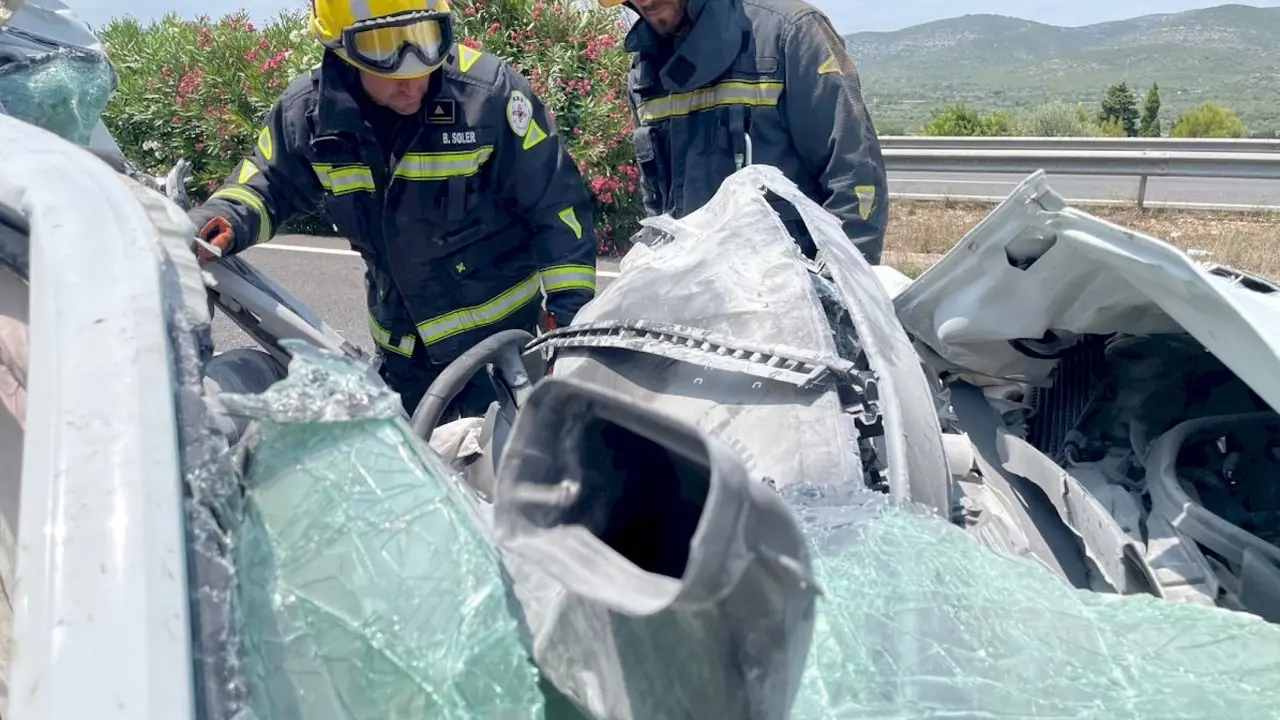 accidente de tráfico, choque, colisión, camión,