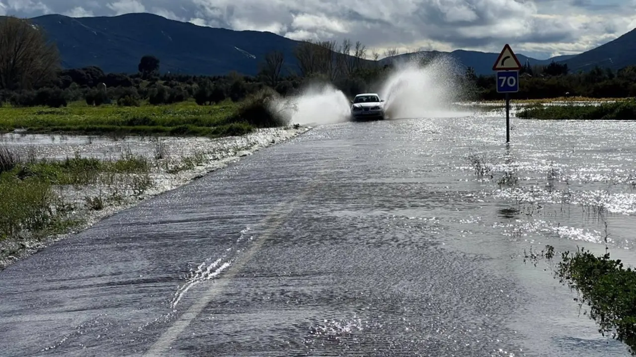 balsa de agua, carretera, temporal, tormenta, balsas de agua, tormentas, DANA,