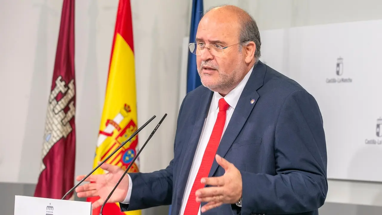 El vicepresidente primero del Gobierno de Castilla-La Mancha, José Luis Martínez Guijarro, ha informado en rueda de prensa de asuntos de su departamento abordados en el Consejo de Gobierno