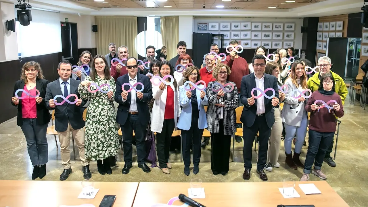 La consejera de Bienestar Social, Bárbara García Torijano, participa en el acto organizado por la Federación de Autismo de Castilla-La Mancha para conmemorar el Día Mundial de Concienciación del Autismo, en el salón de actos de la Delegación territorial de la ONCE en Castilla-La Mancha
