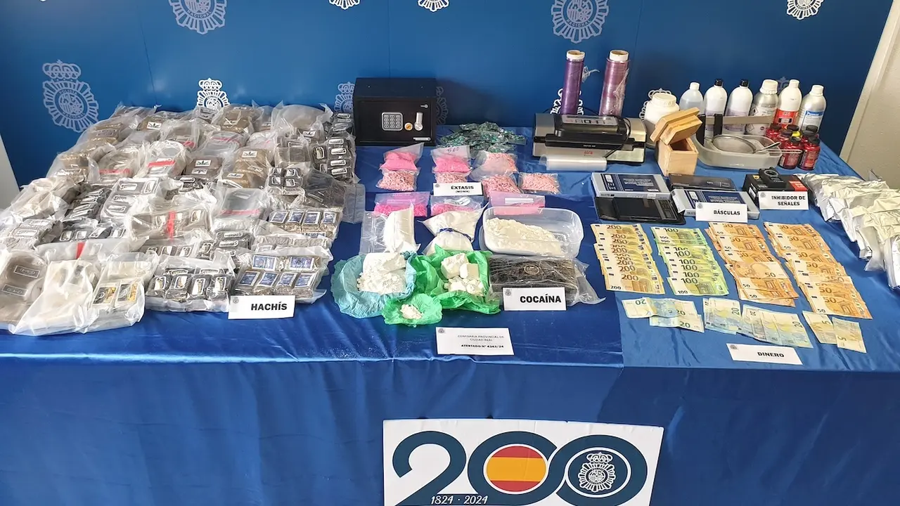 Desmantelan una banda que distribuía droga y laboratorio en el que se adulteraba
