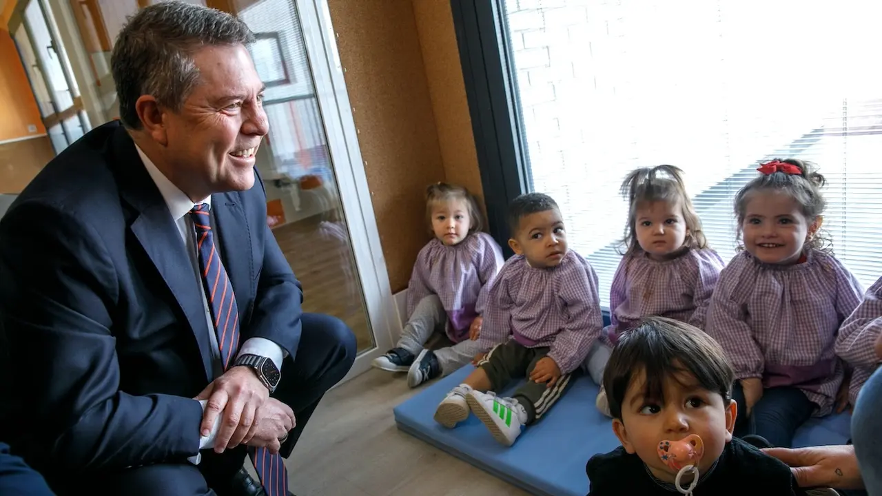 El presidente de Castilla-La Mancha, Emiliano García-Page, ha inaugurado en Santa Olalla (Toledo), la escuela infantil de la localidad