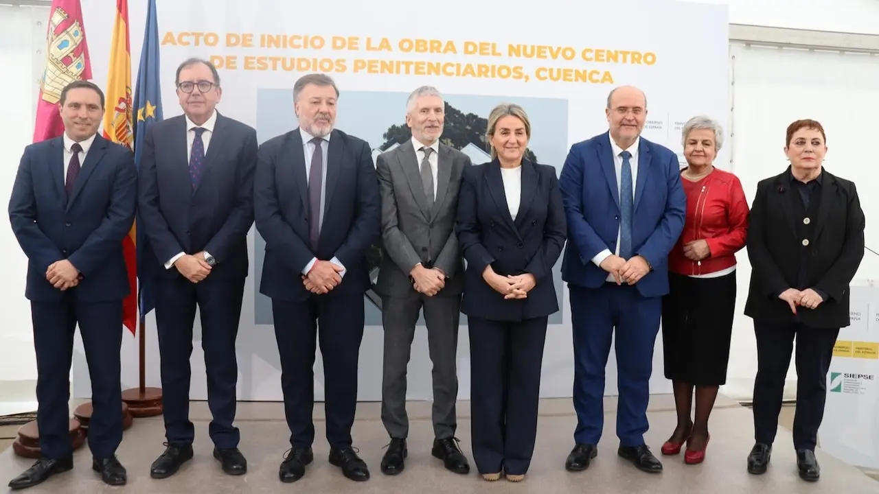 El ministro del Interior, Fernando Grande-Marlaska, ha firmado el acta de inicio de las obras de la sede del Centro de Estudios Penitenciarios de Cuenca