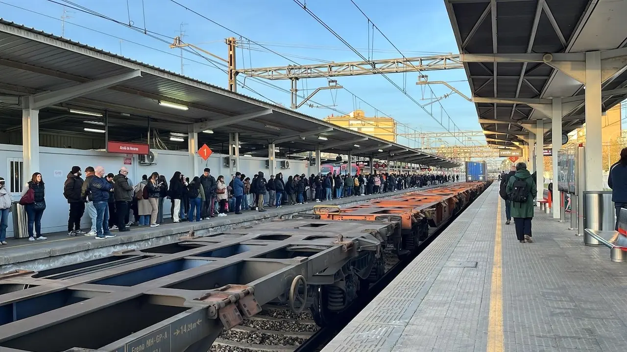Retrasos en las líneas C-2, C-7 y C-8 de Cercanías por la avería de un tren