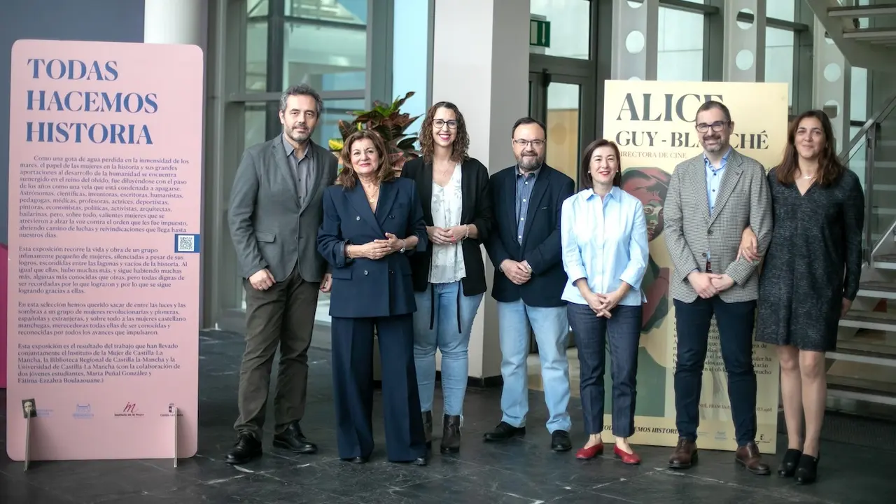 La consejera de Igualdad, Sara Simón, inaugura la exposición ‘Todas hacemos historia’ de la Consejería de Igualdad y el Instituto de la Mujer, instalada en los estudios centrales de CMMedia en Toledo