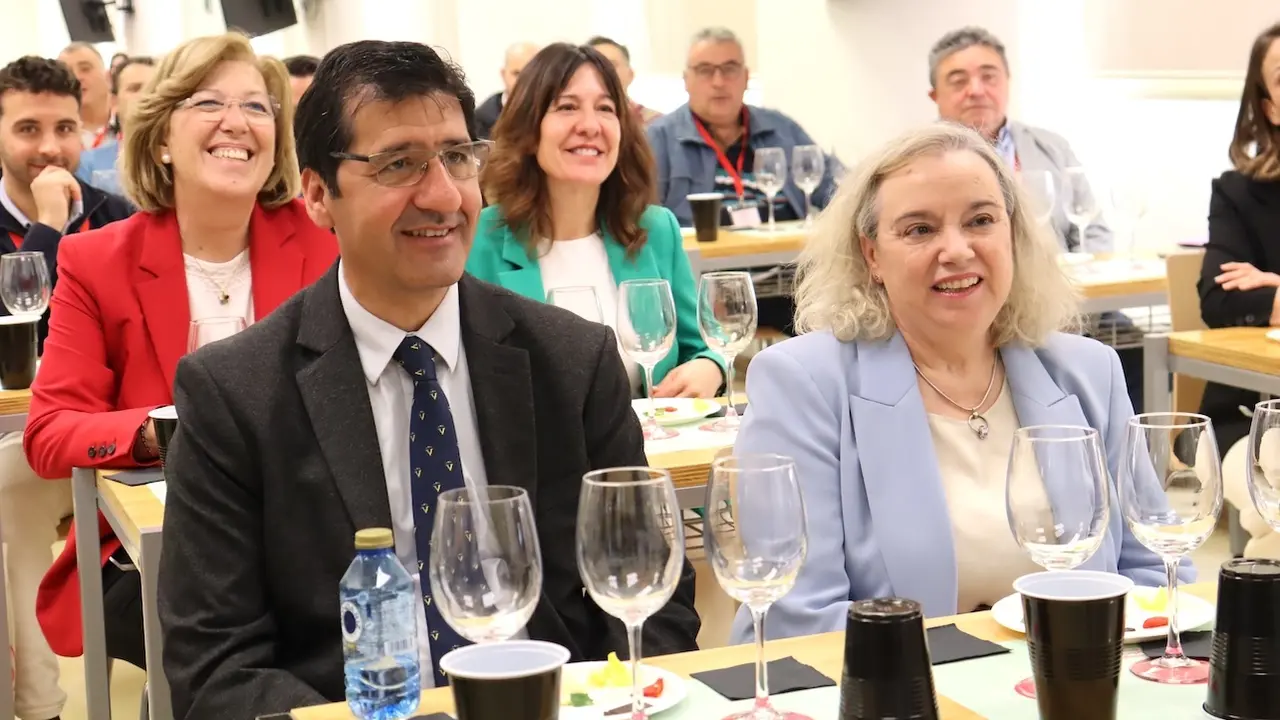 El vicepresidente segundo del Gobierno regional, José Manuel Caballero, ha clausurado en la Escuela Técnica Superior de Ingenieros Agrónomos de la UCLM de Ciudad Real, el IV Congreso del Colegio Oficial de Enología de Castilla-La Mancha