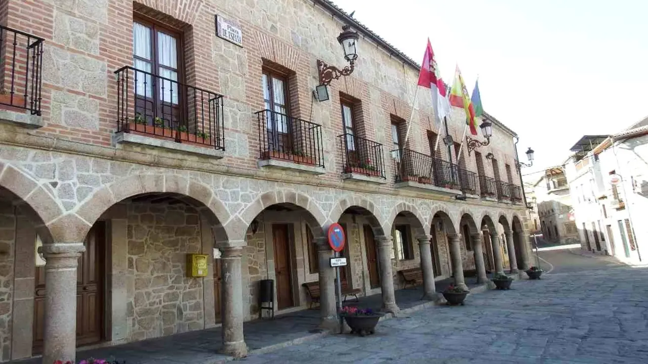 En la imagen de archivo el Ayuntamiento de Valdeverdeja (Toledo)