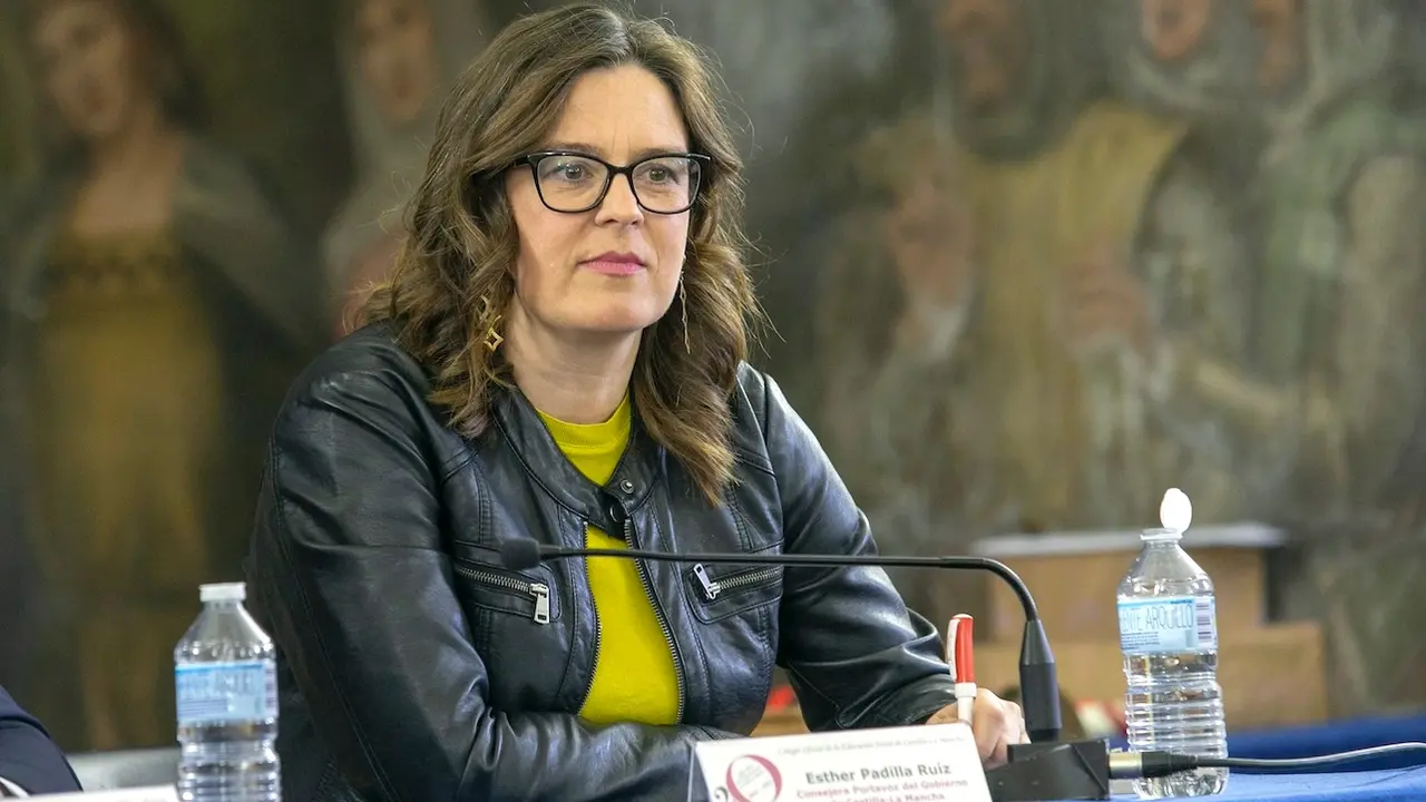 La consejera Portavoz del Gobierno regional, Esther Padilla, ha asistido este sábado al acto del XX aniversario del Colegio Oficial de la Educación Social en Castilla-La Mancha (CESCLM), que se ha celebrado en el Castillo de San Servando de Toledo