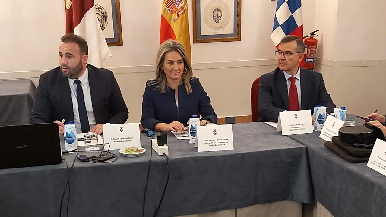 La delegada del Gobierno de España en Castilla-La Mancha, Milagros Tolón, y el alcalde de Oropesa (Toledo), Rubén Zapardiel, han presidido este lunes la Junta Local de Seguridad convocada con motivo de las XXIII Jornadas Medievales