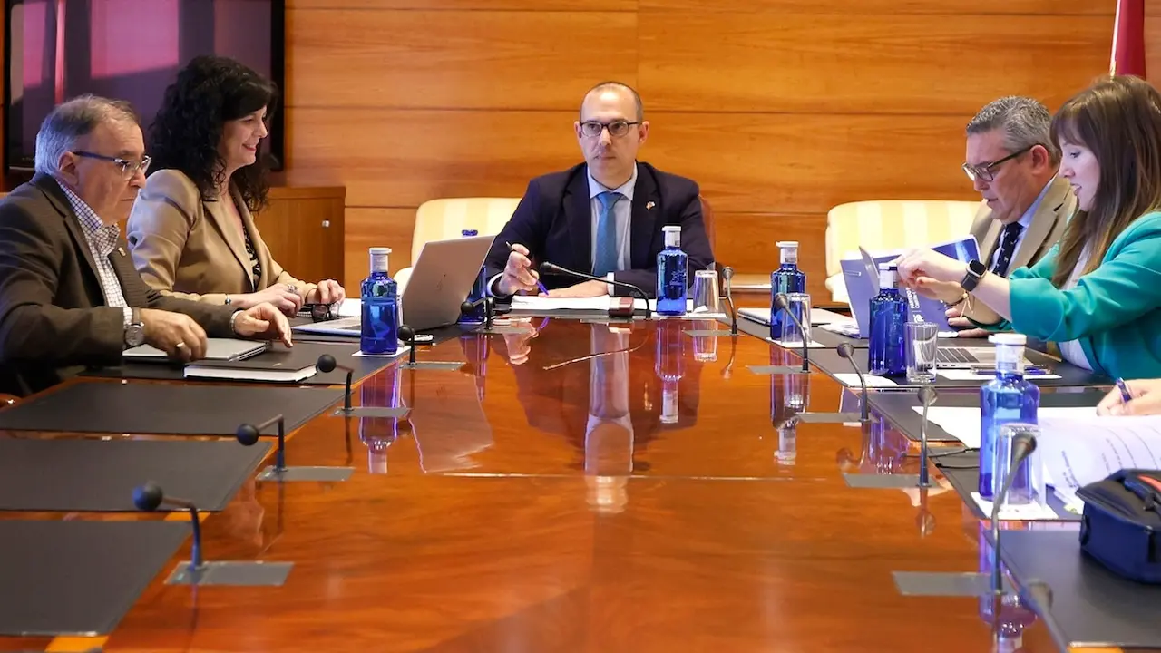 En la imagen un instante de la reunión de la Mesa de las Cortes de Castilla-La Mancha