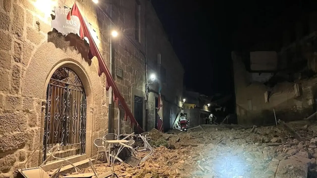 Se derrumba la fachada del edificio de los Jesuitas de Oropesa (Toledo) sin causar daños