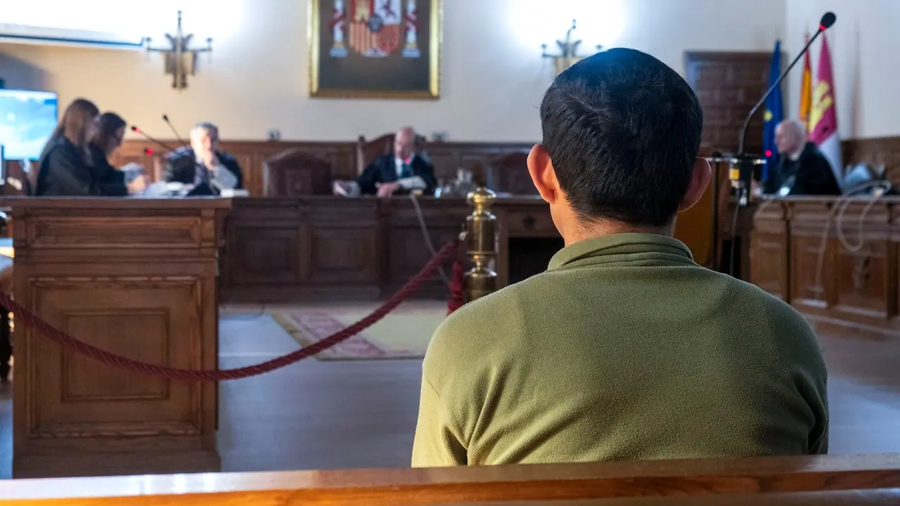 La Audiencia Provincial de Cuenca juzga a un sacerdote, de 33 años, acusado de dos delitos de abusos sexuales a menores en 2020, y uno de ciberacoso sexual a otra menor - EFE/ José Del Olmo