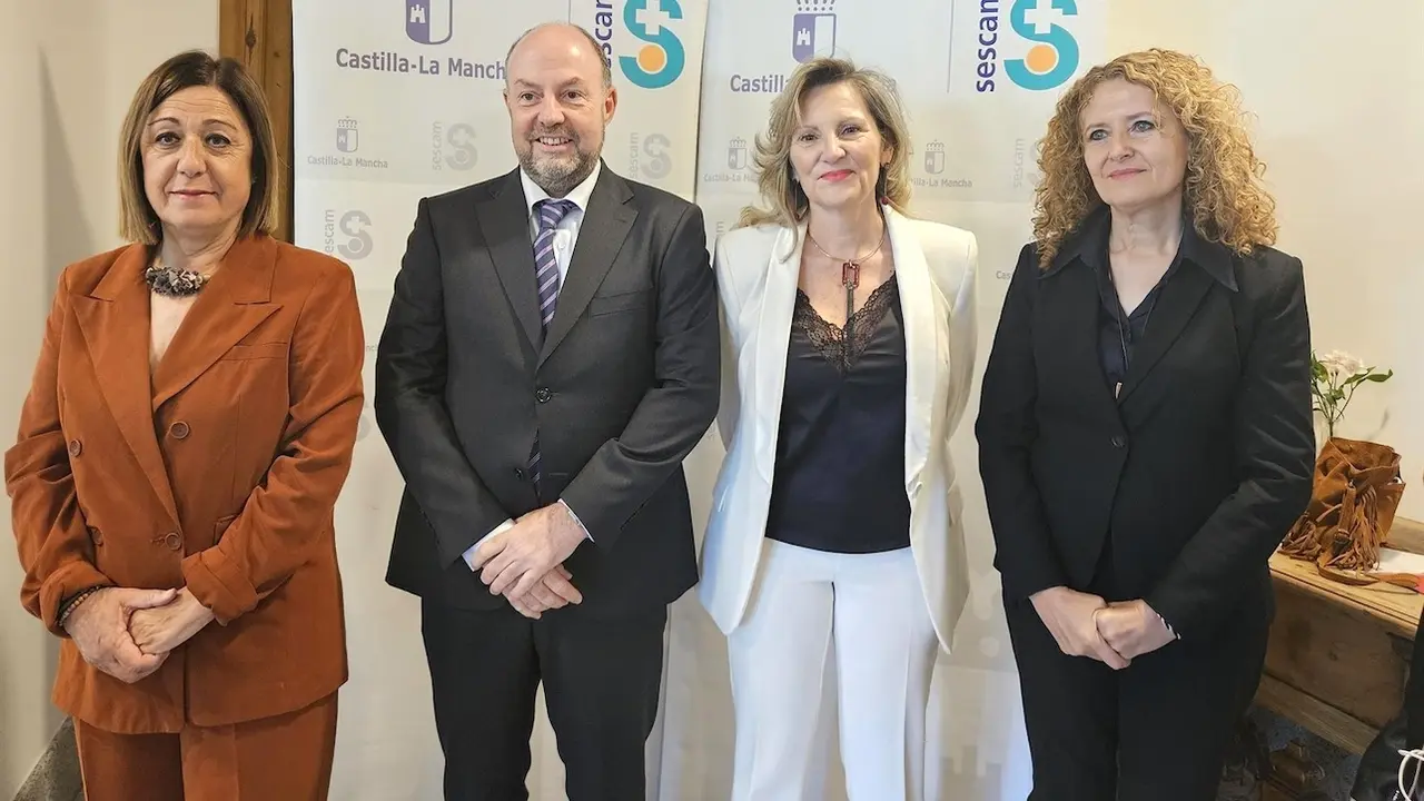 Foto de familia previa a la I jornada de Atención Primaria en Castilla-La Mancha - EP