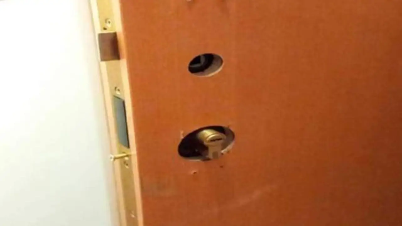 2.700 euros por sacar un palillo de la cerradura: la estafa de falsos operarios