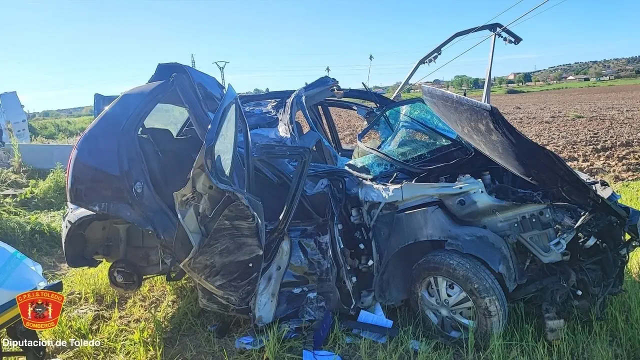 Muere un joven de 17 años y dos de 18 heridos tras chocar un coche con un poste eléctrico en Yuncos (Toledo)