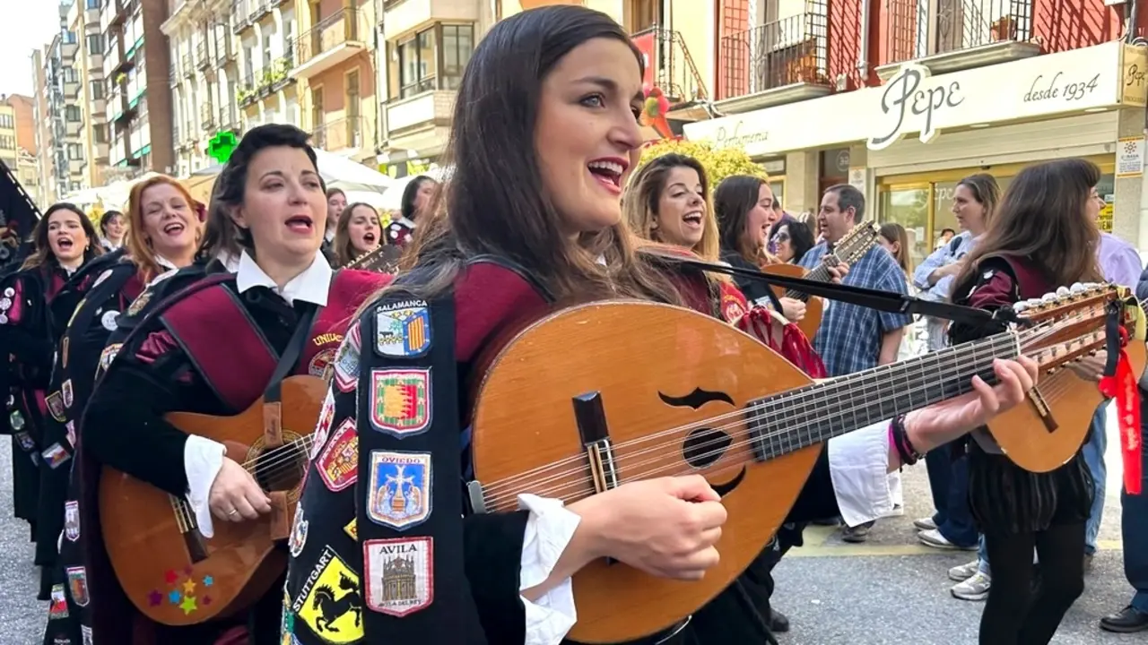 Cuenca acoge este fin de semana la 18 edición del Certamen Nacional de Tunas Universitarias y de Distrito 'Ciudad de Cuenca', que reune a unos 300 tunos de diez tunas de toda España, de las que dos están integradas por mujeres - EFE/Lorena Mayordomo