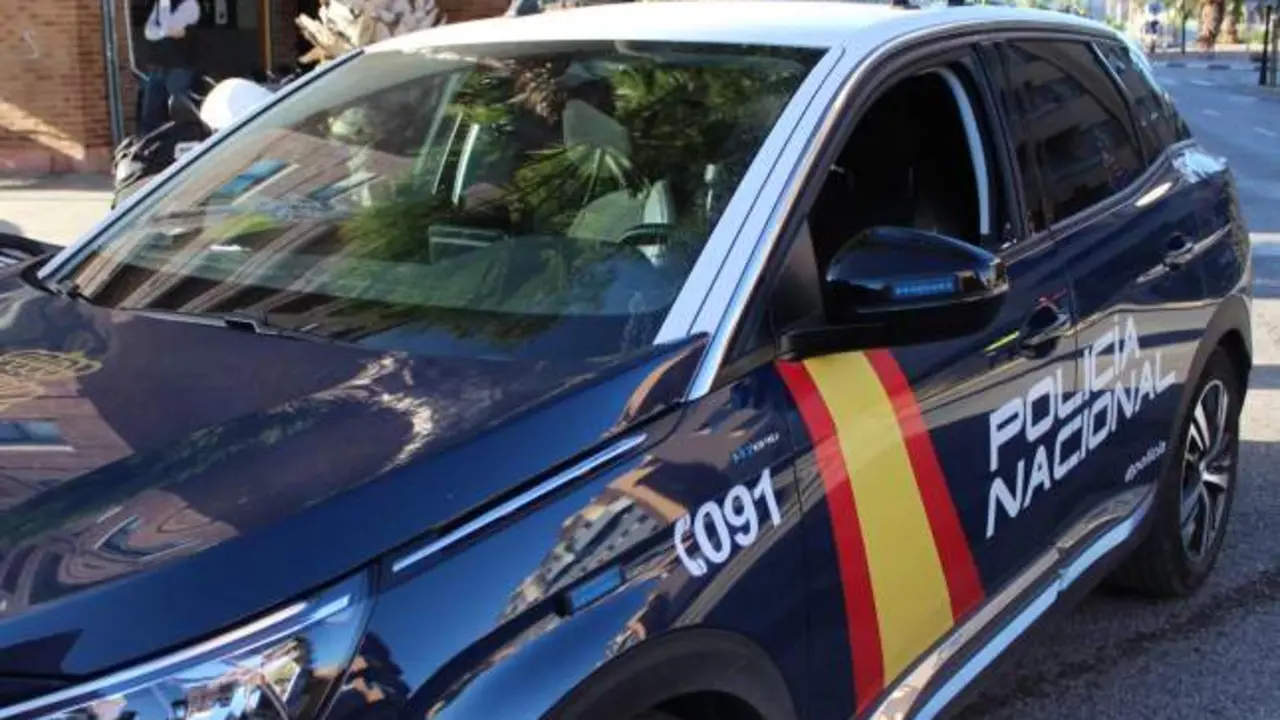 Apuñala a un abuelo que llevaba a su nieto en los brazos y le roba todo el dinero, policía, patrulla, cadáver, Policía Nacional