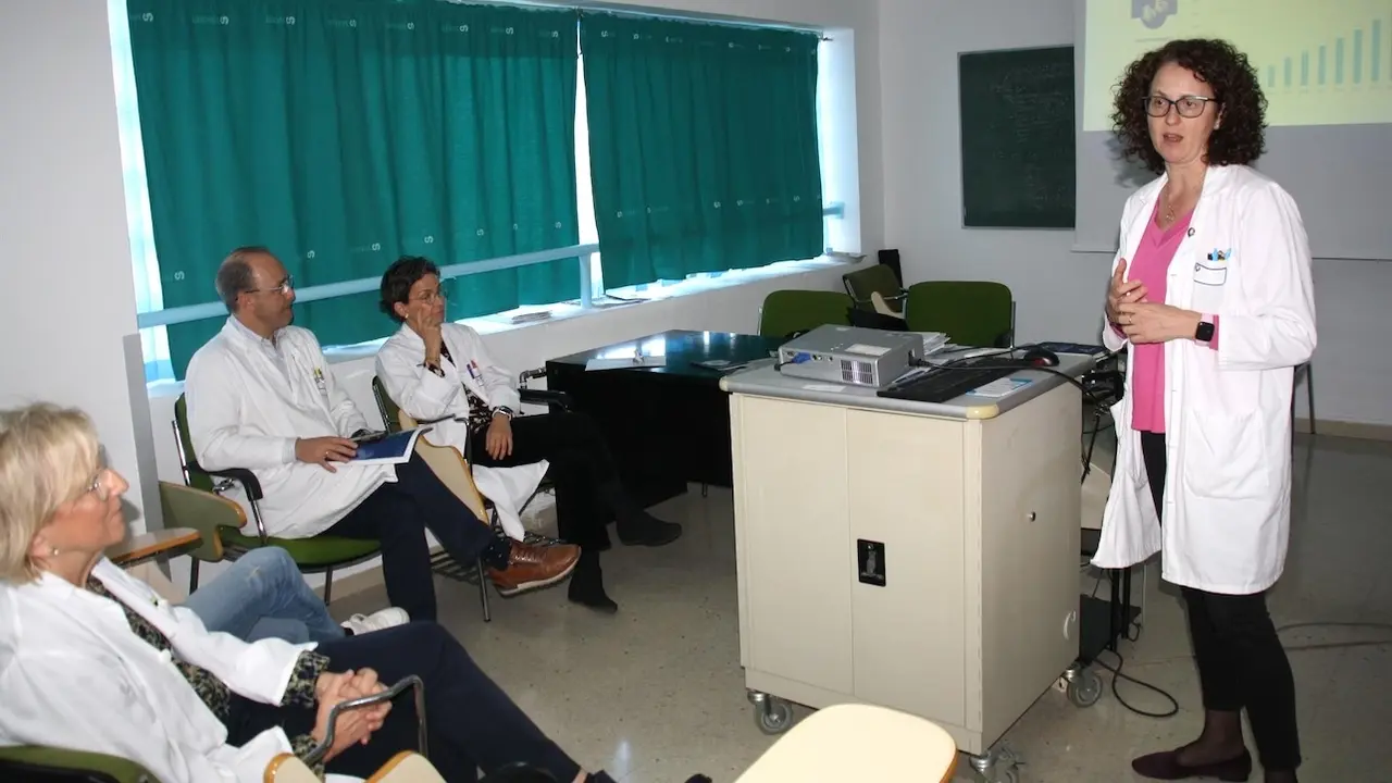 Profesionales de Medicina Interna se forman en tratamientos a pacientes crónicos