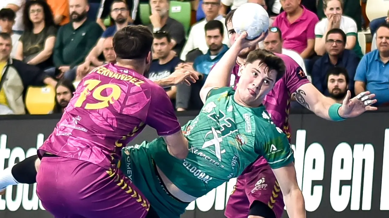 El Rebi Cuenca se lleva un emocionante y sufrido partido ante el Puente Genil (28-27) - Fotografía: J.A. Lillo