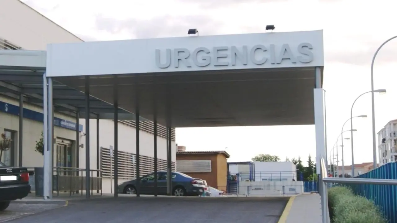En la imagen de archivo el acceso al servicio de Urgencias del Hospital de Valdepeñas (Ciudad Real)