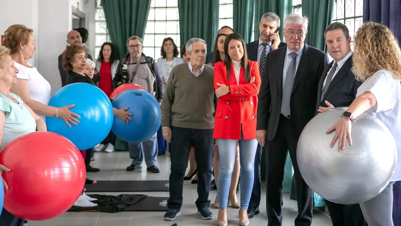 El presidente de Castilla-La Mancha, Emiliano García-Page, ha inaugurado la reforma del centro de mayores de Illescas (Toledo)