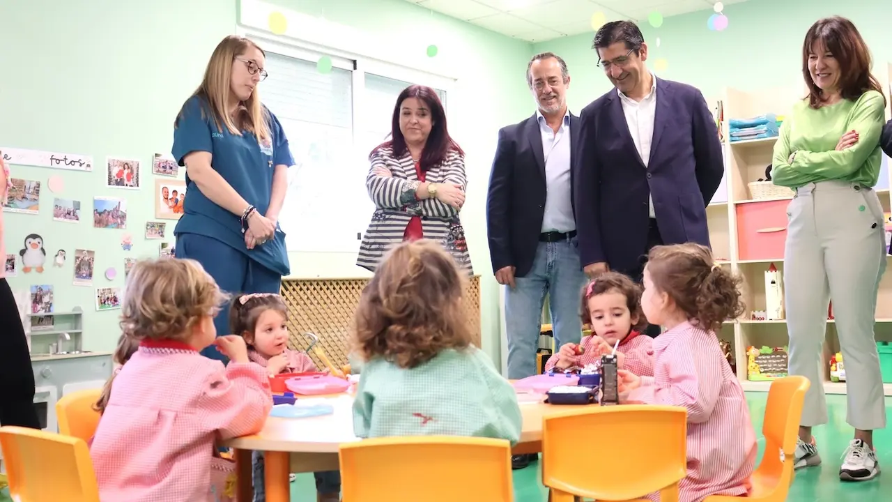 El vicepresidente segundo del Gobierno de Castilla-La Mancha, José Manuel Caballero, visita la Escuela Infantil Municipal ‘Gallifantes’ de Poblete (Ciudad Real)