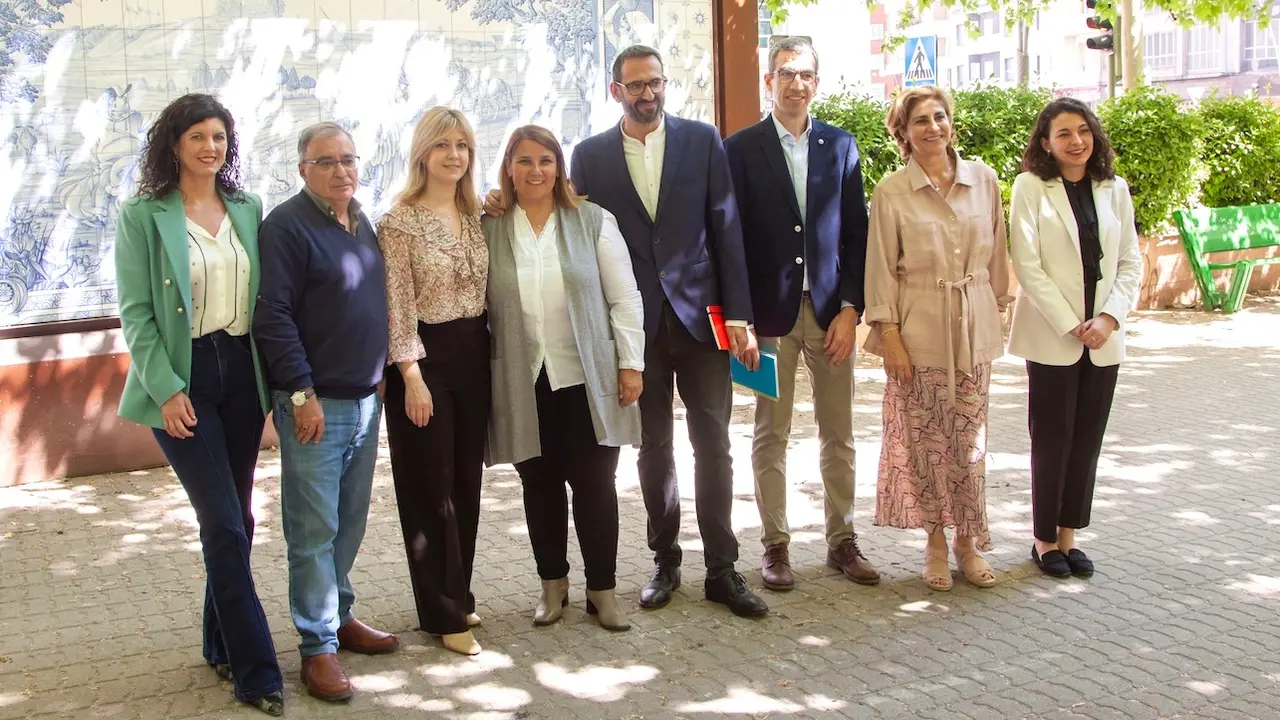 Reunión de trabajo del Grupo Parlamentario Socialista en las Cortes de Castilla-La Mancha con el Grupo Municipal Socialista en el Ayuntamiento de Talavera de la Reina (Toledo), con la participación del secretario de Organización del PSOE regional, Sergio Gutiérrez