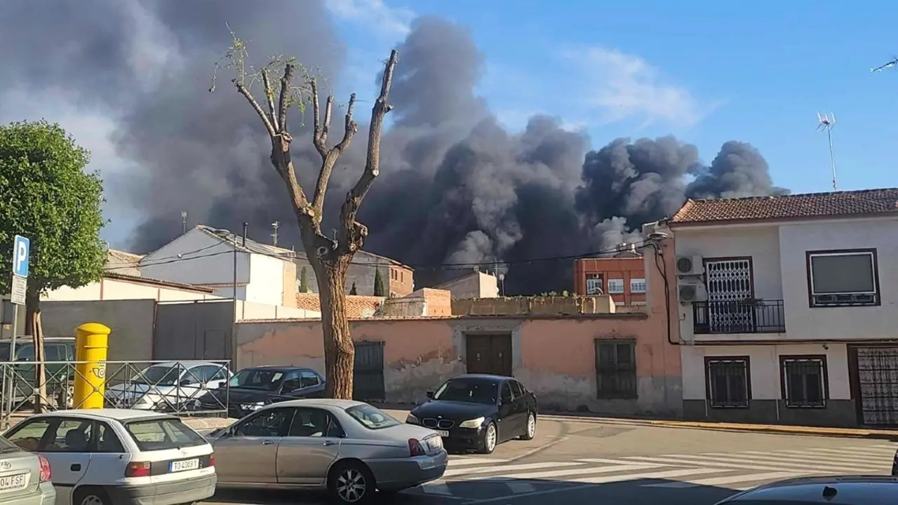 Una fábrica de plásticos de Madridejos (Toledo) sufre un incendio que no deja heridos
