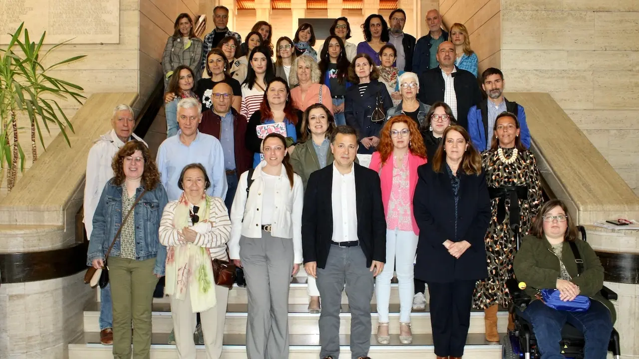 El alcalde de Albacete, Manuel Seraano, ha presidido una reunión del Consejo Municipal de Asociaciones de Personas con Discapacidad y Sociosanitarias