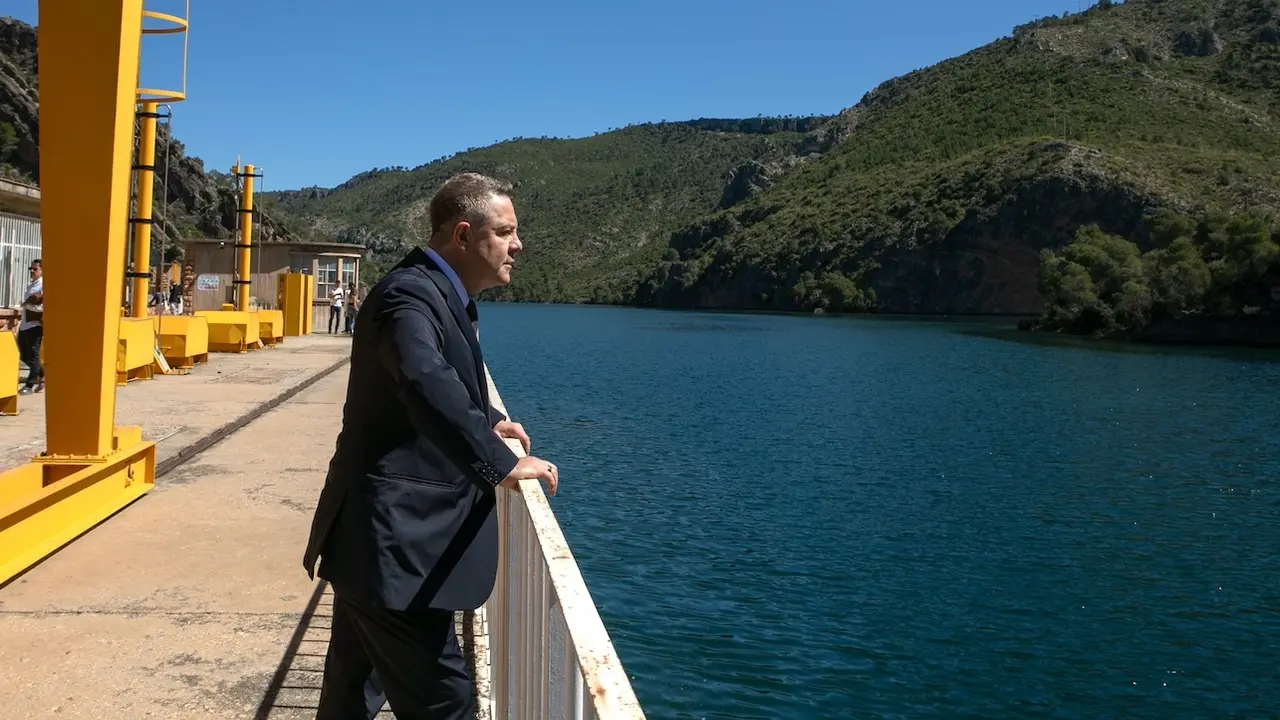 El presidente de Castilla-La Mancha, Emiliano García-Page, visita las instalaciones del trasvase Tajo-Segura a su paso por Almonacid de Zorita (Guadalajara)