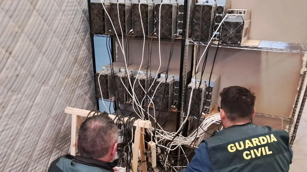 Desmanteladas en Albacete granjas de criptomonedas en una operación con tres detenidos