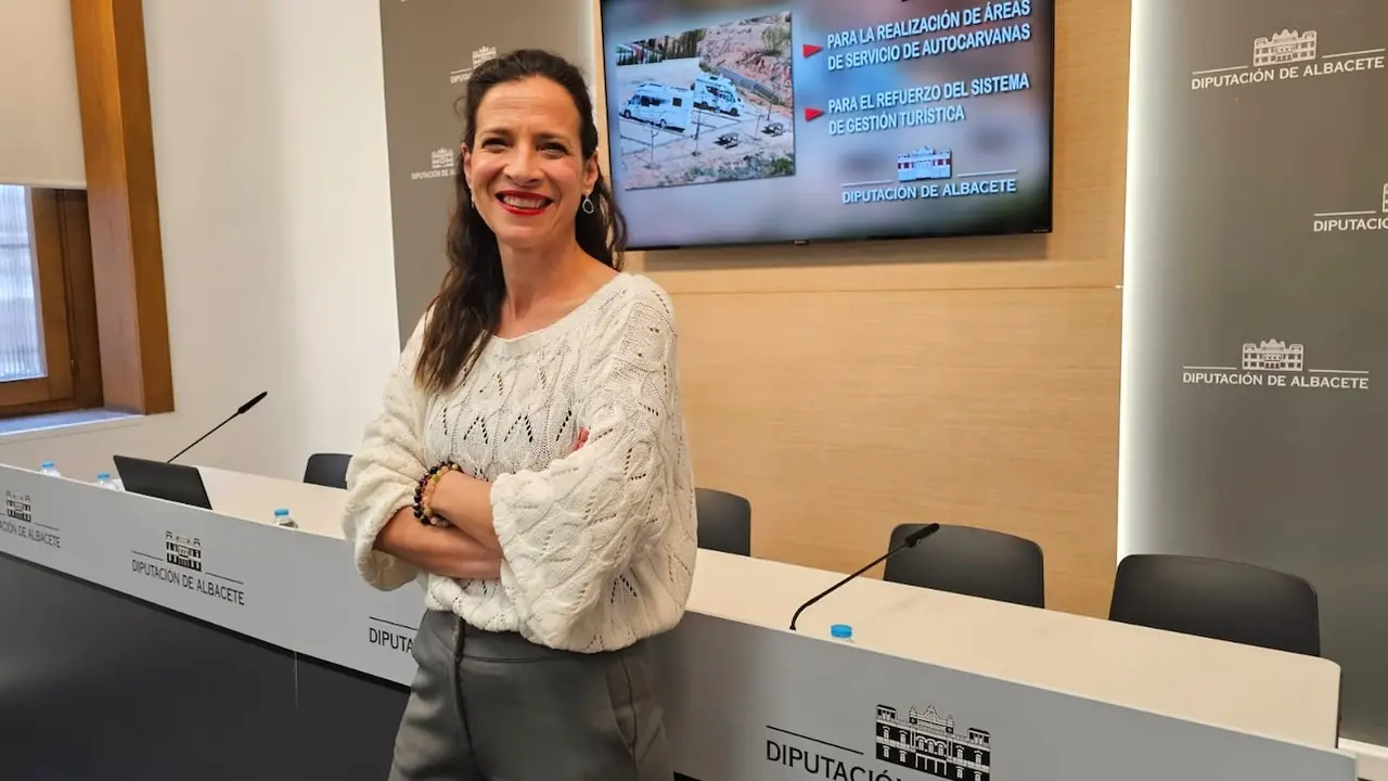 La diputada de Turismo de la Diputación de Albacete, Raquel Ruiz, durante la rueda de prensa que ha ofrecido rueda de prensa