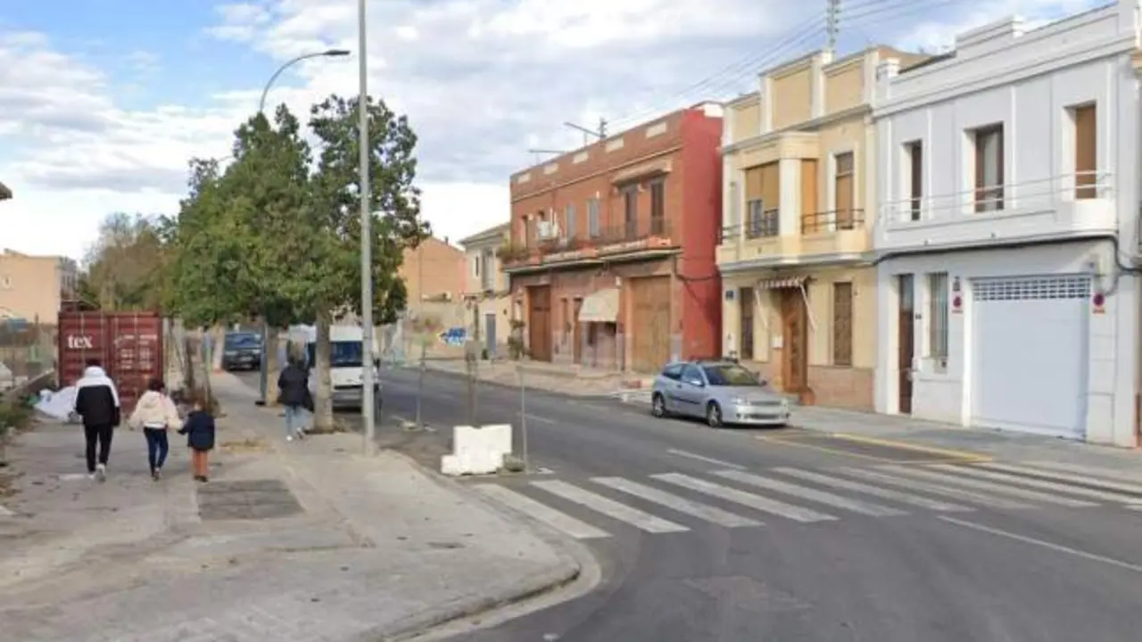Un grupo de hombres asaltan, atan y golpean a una mujer para robarla sus joyas