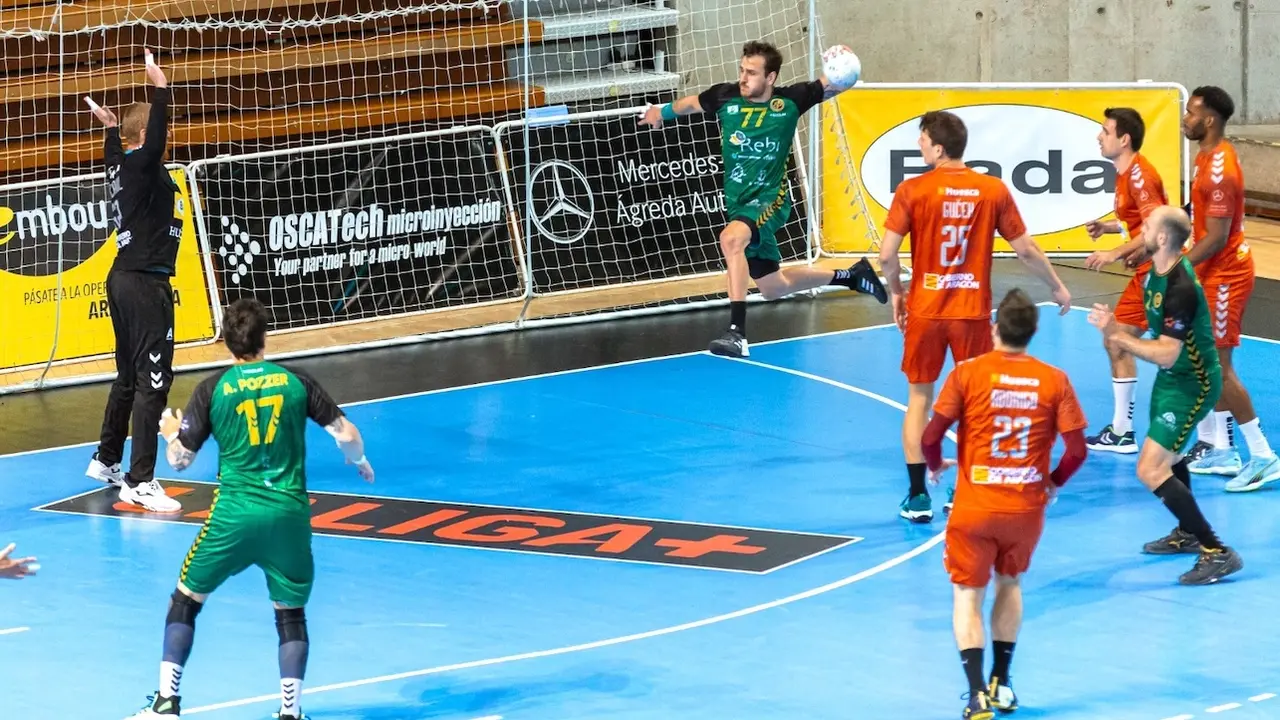 El Bada Huesca supera con claridad al Rebi Cuenca que lo intentó y luchó (33-26) - Fotografía: Andrey Sapizhak