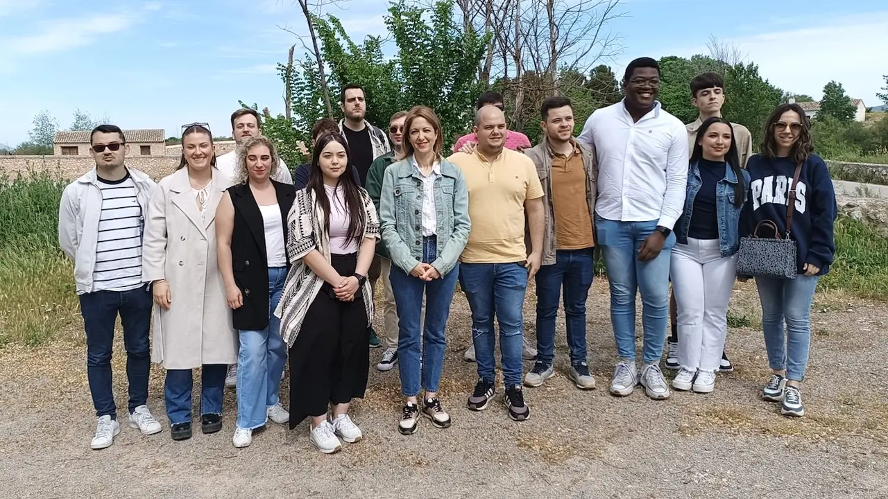 La europarlamentaria y vicesecretaria general del PSOE de Castilla-La Mancha, Cristina Maestre, durante la visita a Las Tablas de Daimiel que ha organizado JJSS
